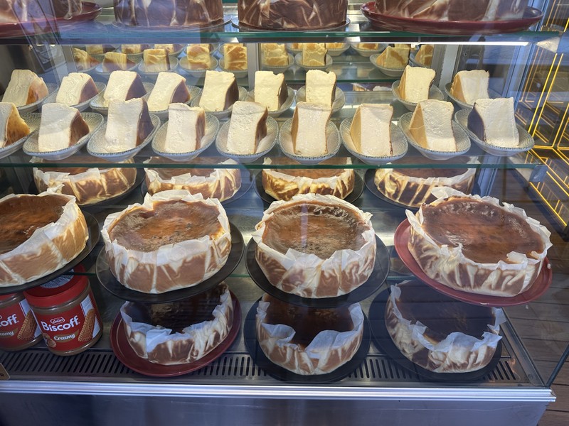 Дмитрий невероятный человек и профессионал. сделал наш день сказочным и невероятно вкусным! вернусь обязательно!!!