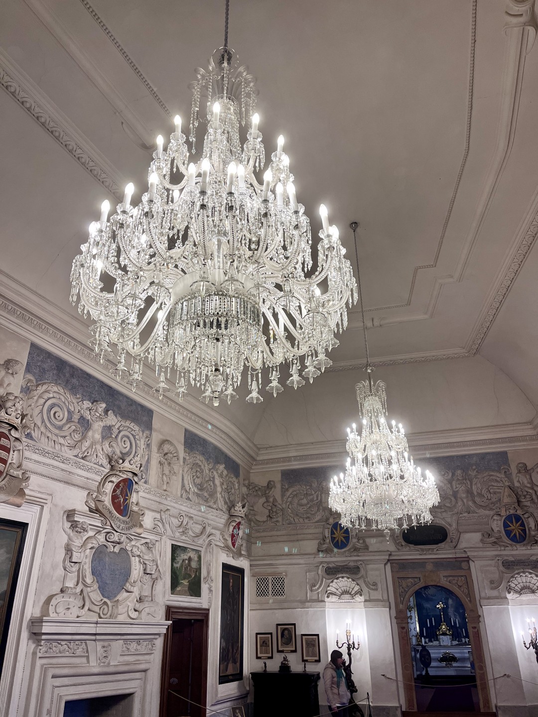 Наш гид Николай был превыше всех похвал. Академические знания, педантизм, тонкий юмор, день прошёл прекрасно!