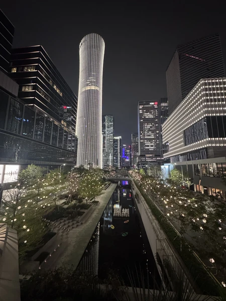 Шикарно провели время на стыковке в Шэньчжэне! Экскурсоводу Зое спасибо! Как ни странно, сам «музей науки