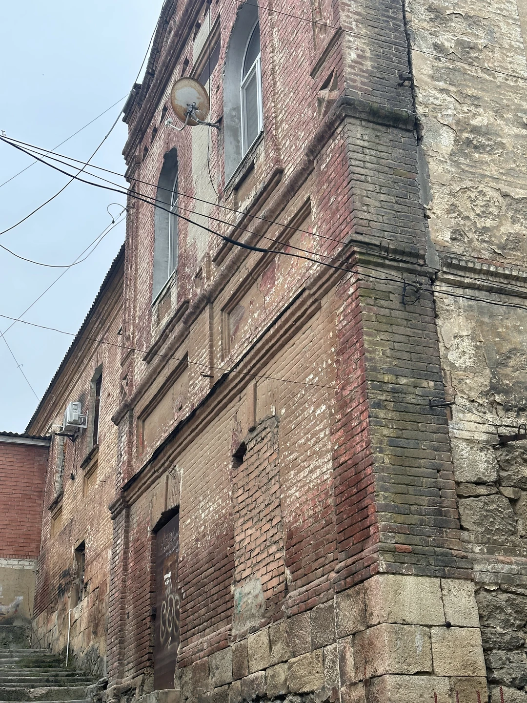 Очень довольны экскурсией! С удовольствием погрузились в историю Махачкалы и Дагестана. Хочется особенно отметить талант и юмор гида!