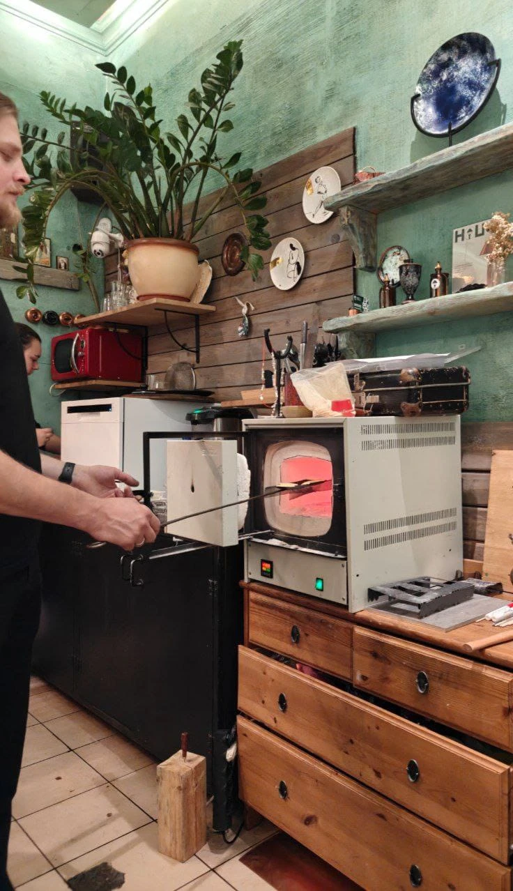 Благодарим Илью за наш чудесный познавательный мастер класс по горячей эмали. Мы создавали свои "шедевры" в