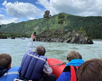 Прогулка к водопадам, горные реки и остров-скала