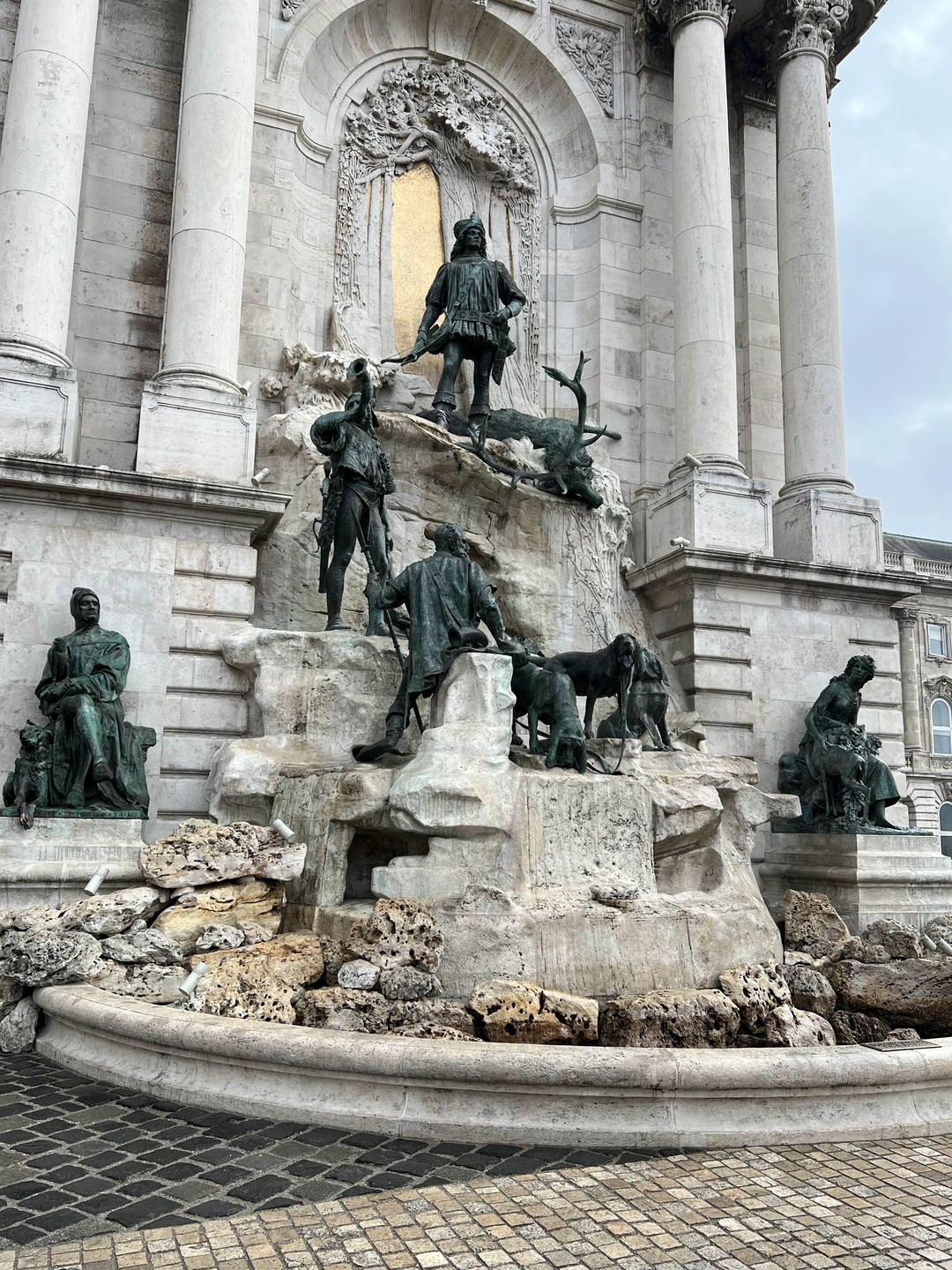 Экскурсия по Будапешту на машине была замечательной! Я успела увидеть главные достопримечательности, и узнала много интересных