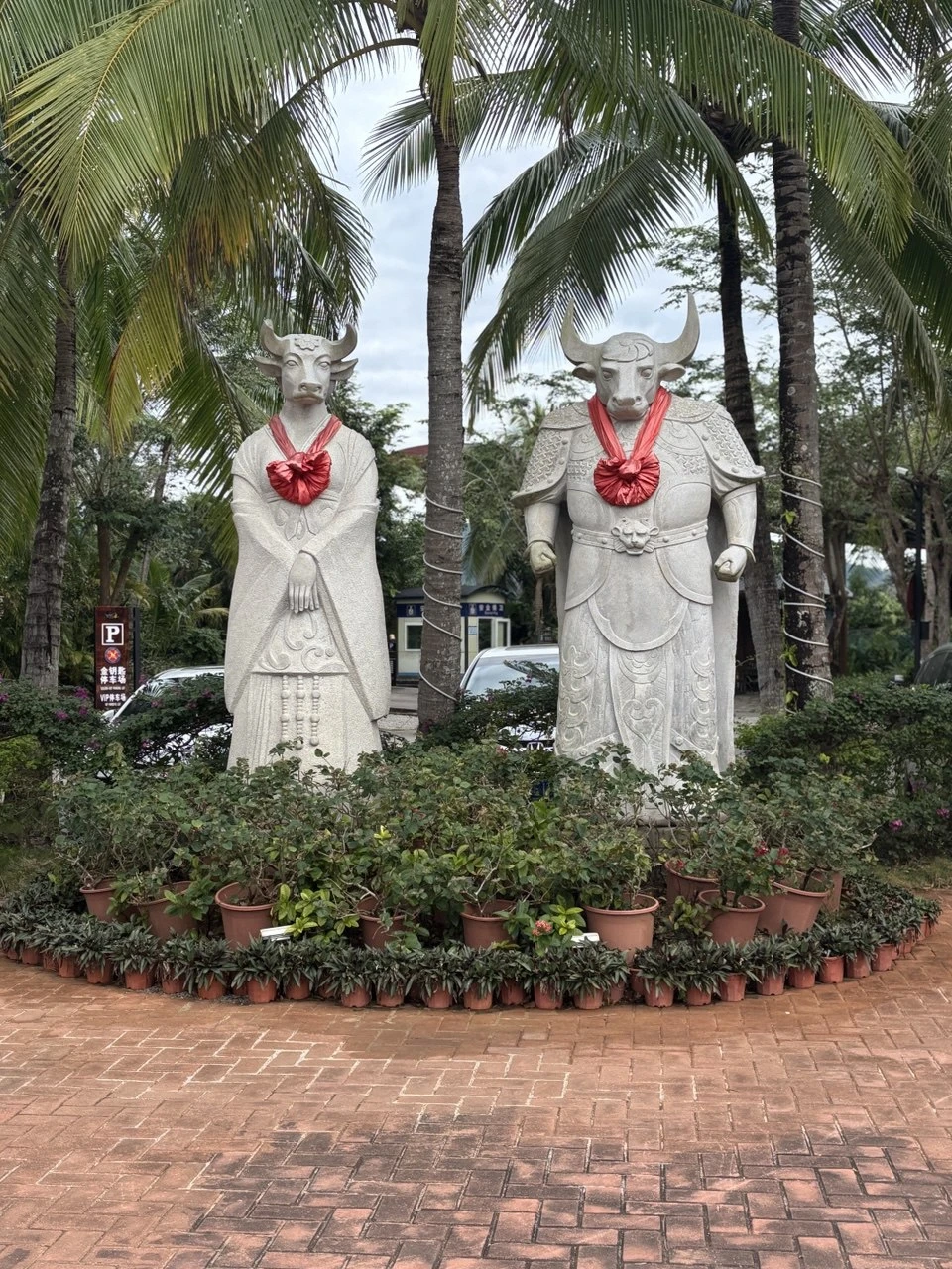 Прекрасная экскурсия. Договорились выехать чуть раньше, в результате приехали рано и народу было мало. Спокойно гуляли