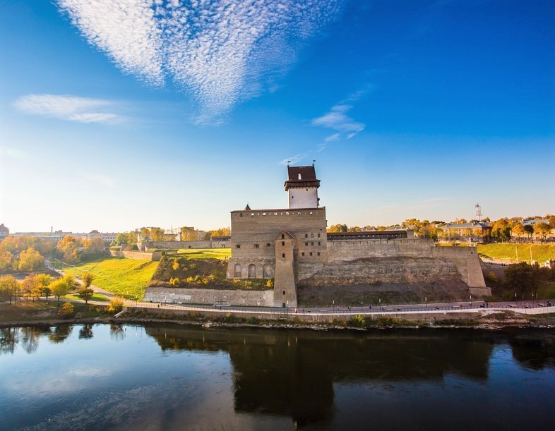 Экскурсия Экскурсия из Петербурга в Ивангород: крепость, нарвская рыба и маяк
