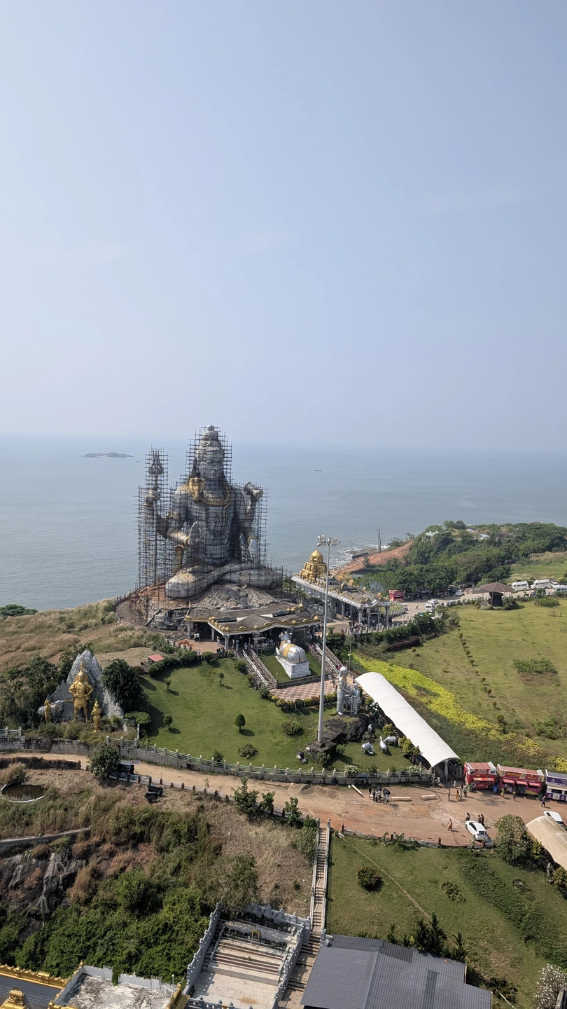 Ездили на экскурсию из Арамболя. . Хоть маршрут и неблизкий - забрали от отеля и доставили до места в целости