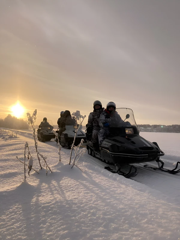 Двухчасовое сафари на снегоходах в Карелии