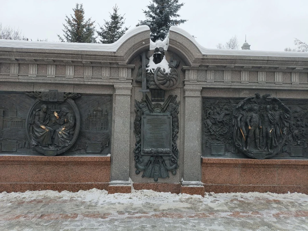 Большое спасибо Павлу за прекрасную экскурсию! Несмотря на зимнюю погоду, час пролетел незаметно. Чувствуется заинтересованность и