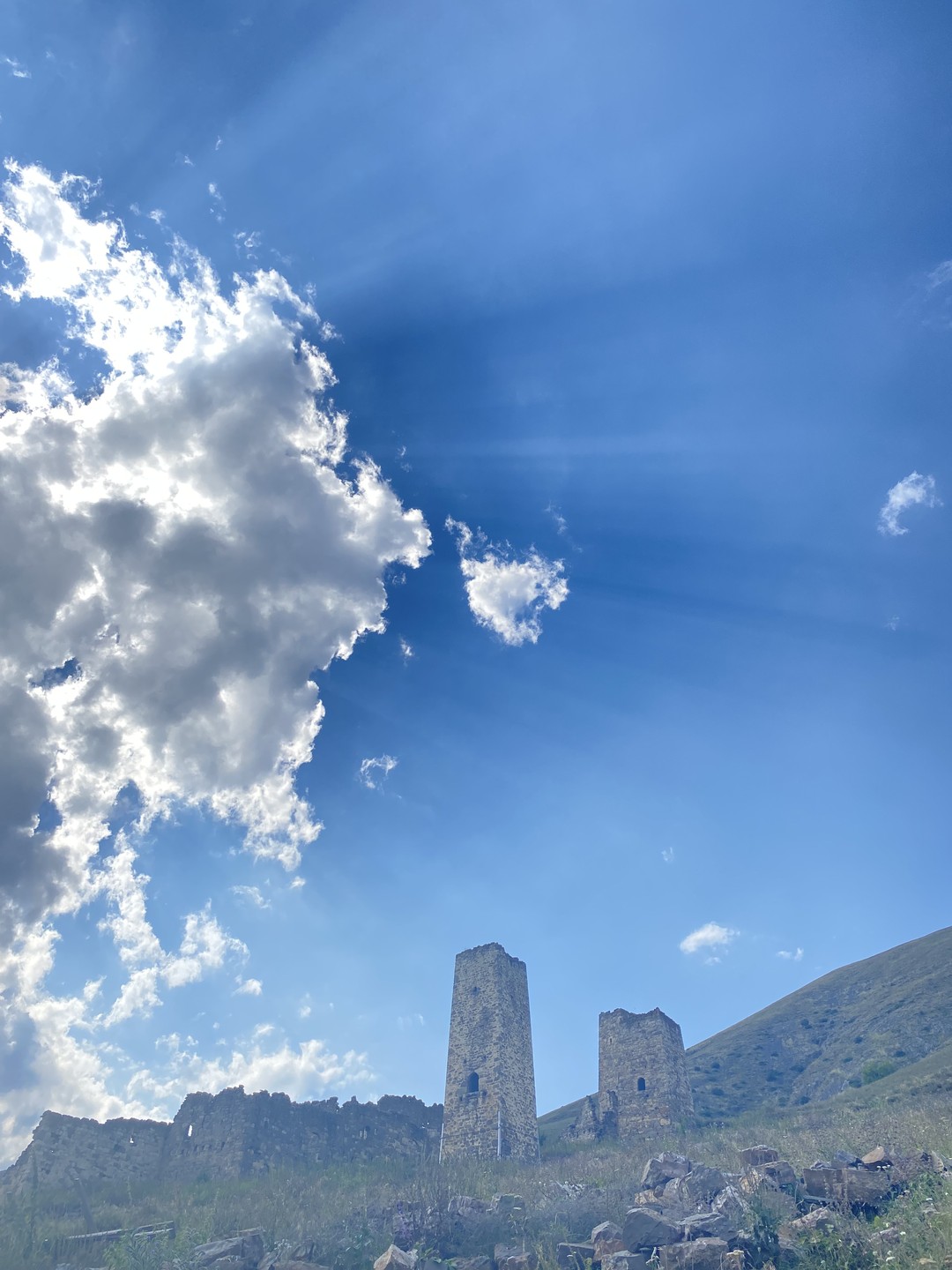 Недавно мне посчастливилось побывать во второй раз на экскурсии по великолепной горной Ингушетии.