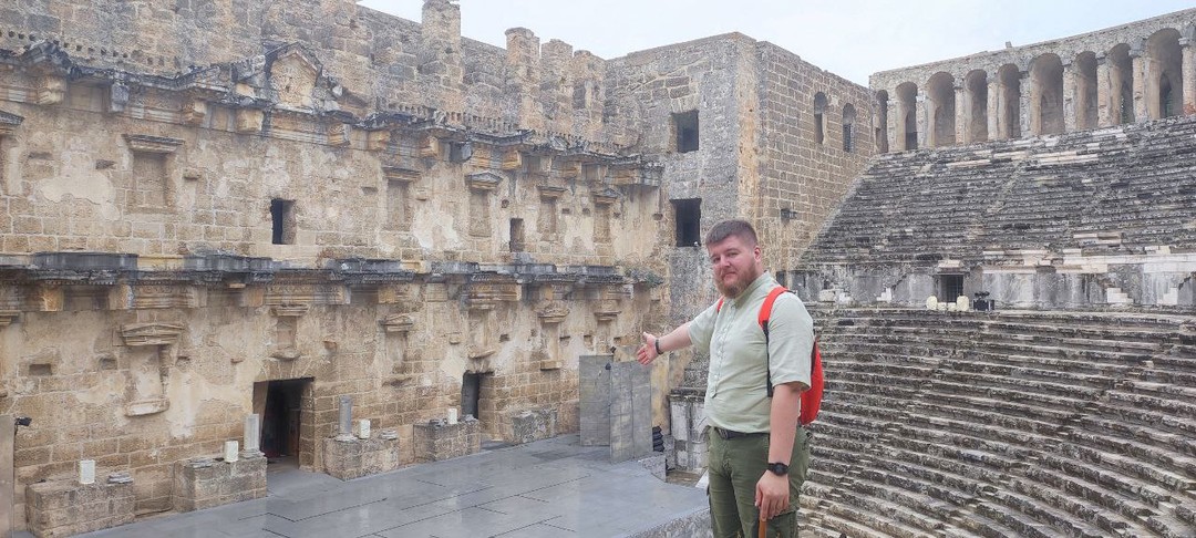 Ездили с Угуром в Аспендос и Перге. Это была отличная, интересная экскурсия, Угур глубоко знает и