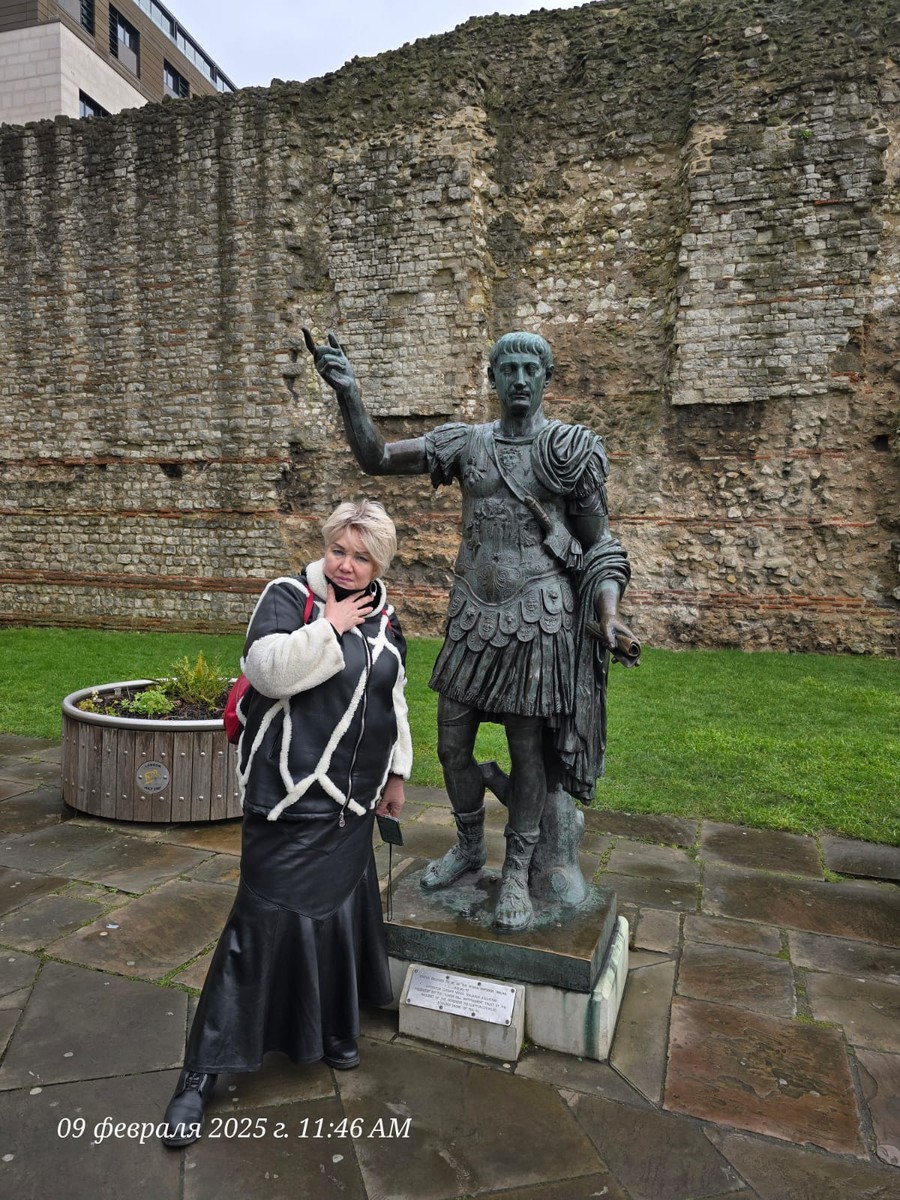 Юлия очень увлеченный и вовлеченный человек, хороший рассказчик, очень заботливый и человекоориентированный гид, много интересных и