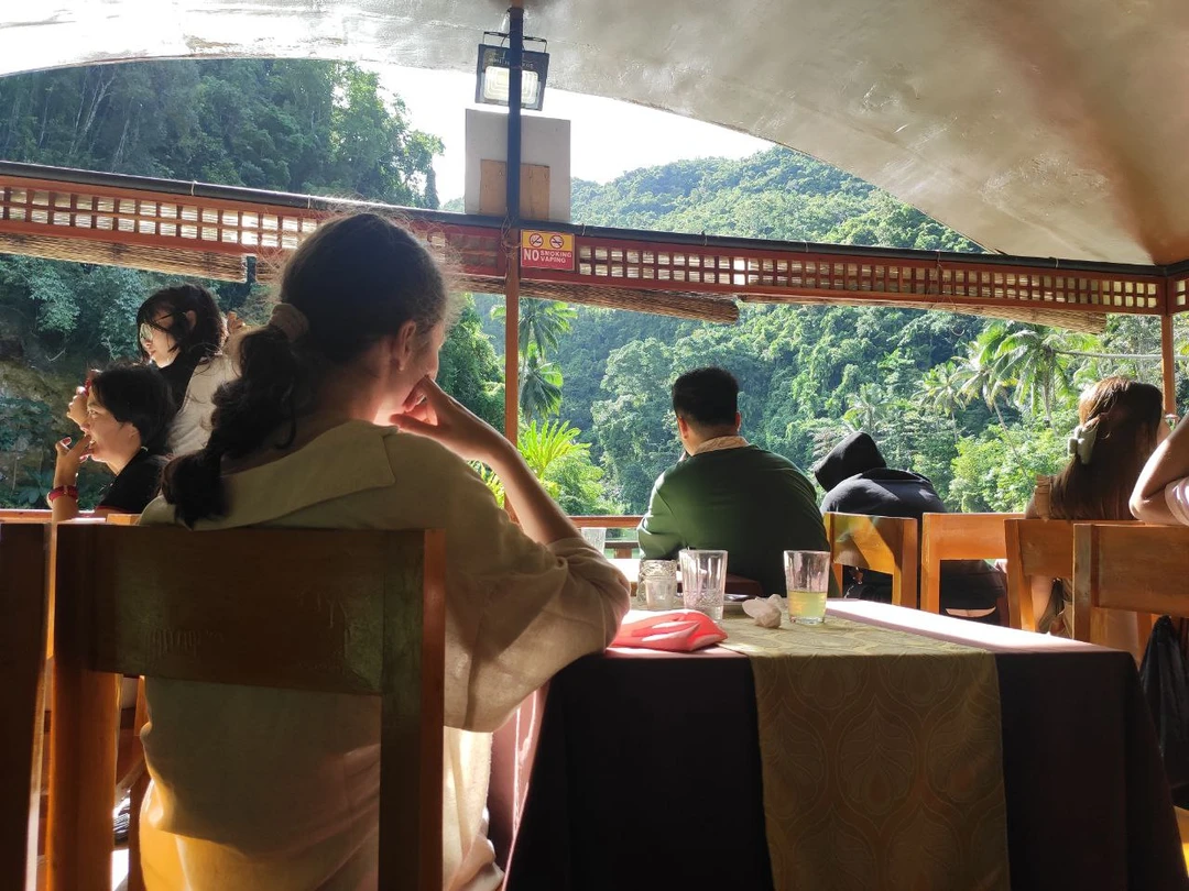 Было очень правильно взять экскурсию, потому что самостоятельно мне кажется мы бы не выбрались на остров