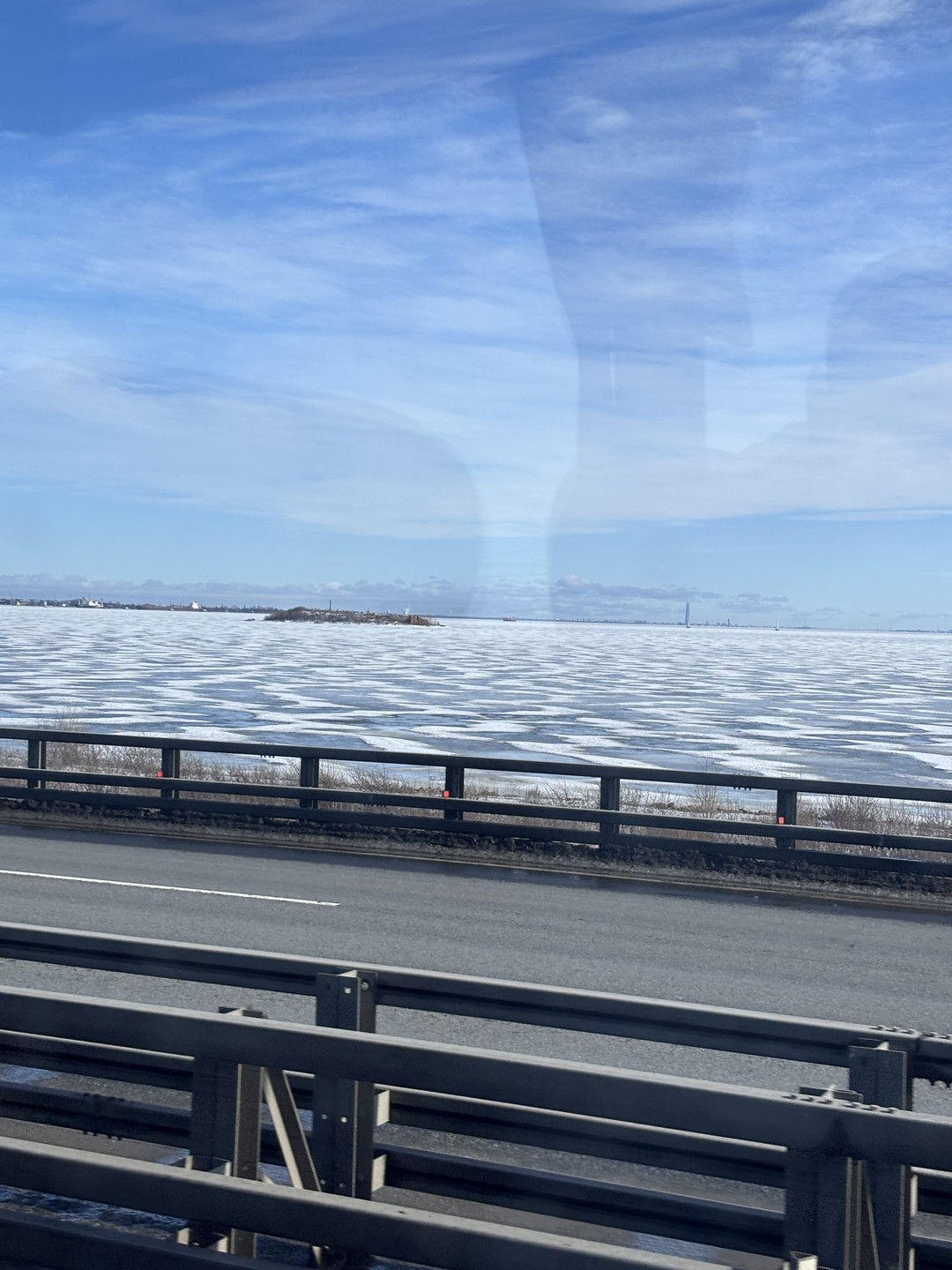 Очень понравилась экскурсия. Экскурсовод Ирина очень интересно рассказывает, даже дети слушали внимательно. Автобус теплый, чистый, водитель