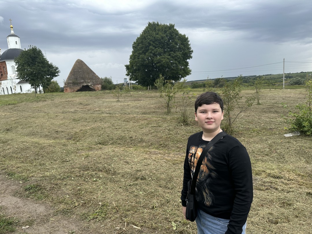Экскурсия была подарком подростку на день рождения. Поехали всей семьей. День получился отличным, а наш экскурсовод