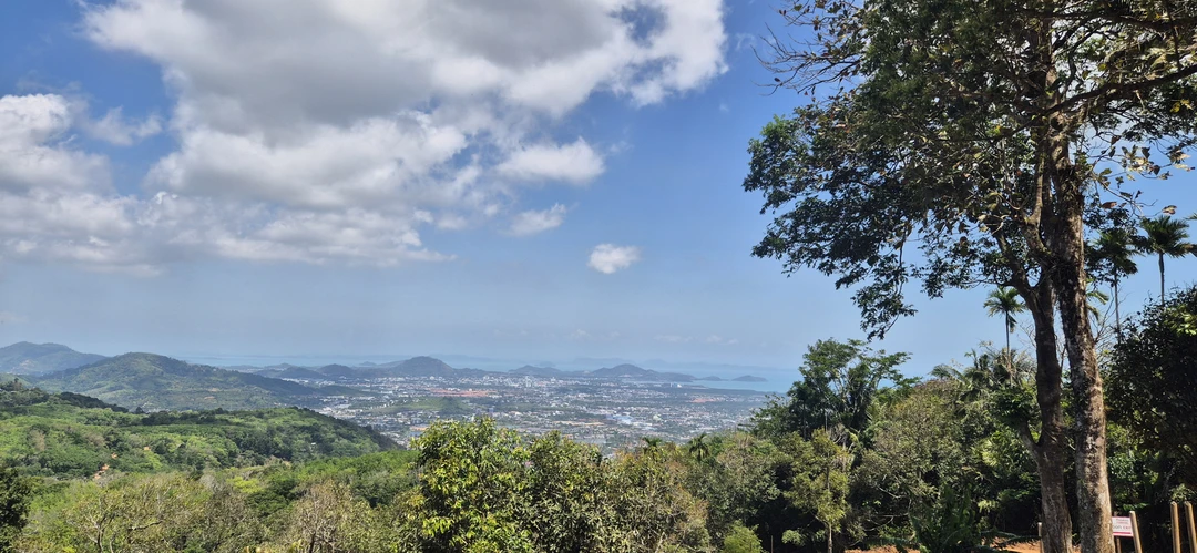 Реально лучшая экскурсия по острову! Виталий позитивный, светлый и открытый человек! Получили огромное удовольствие от общения