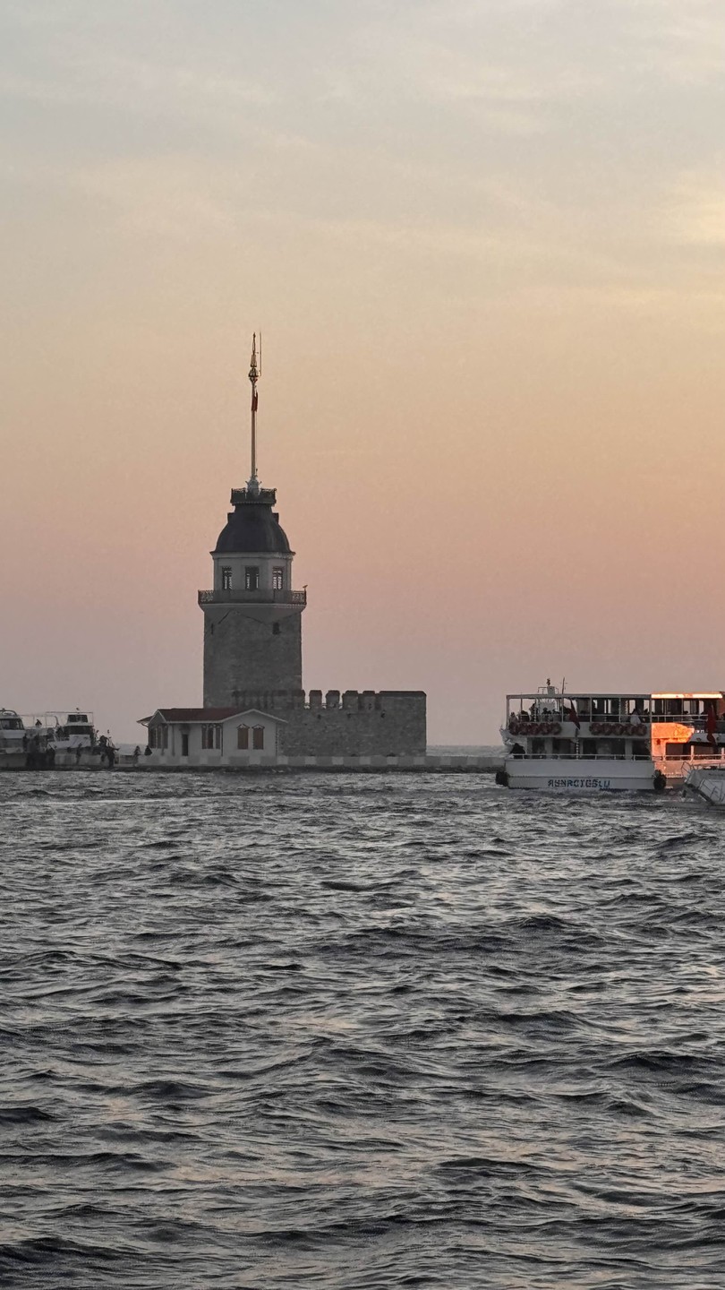 Групповая яхтенная прогулка по Босфору днём или на закате (Юлия)