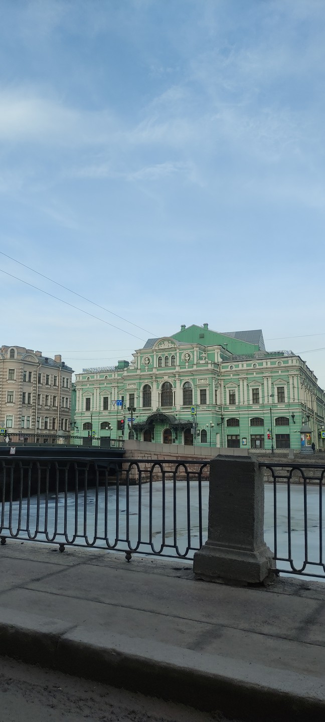 Это было одно из лучших решений! Неспешная прогулка по городу, в компании замечательной Айтан. Мы увидели