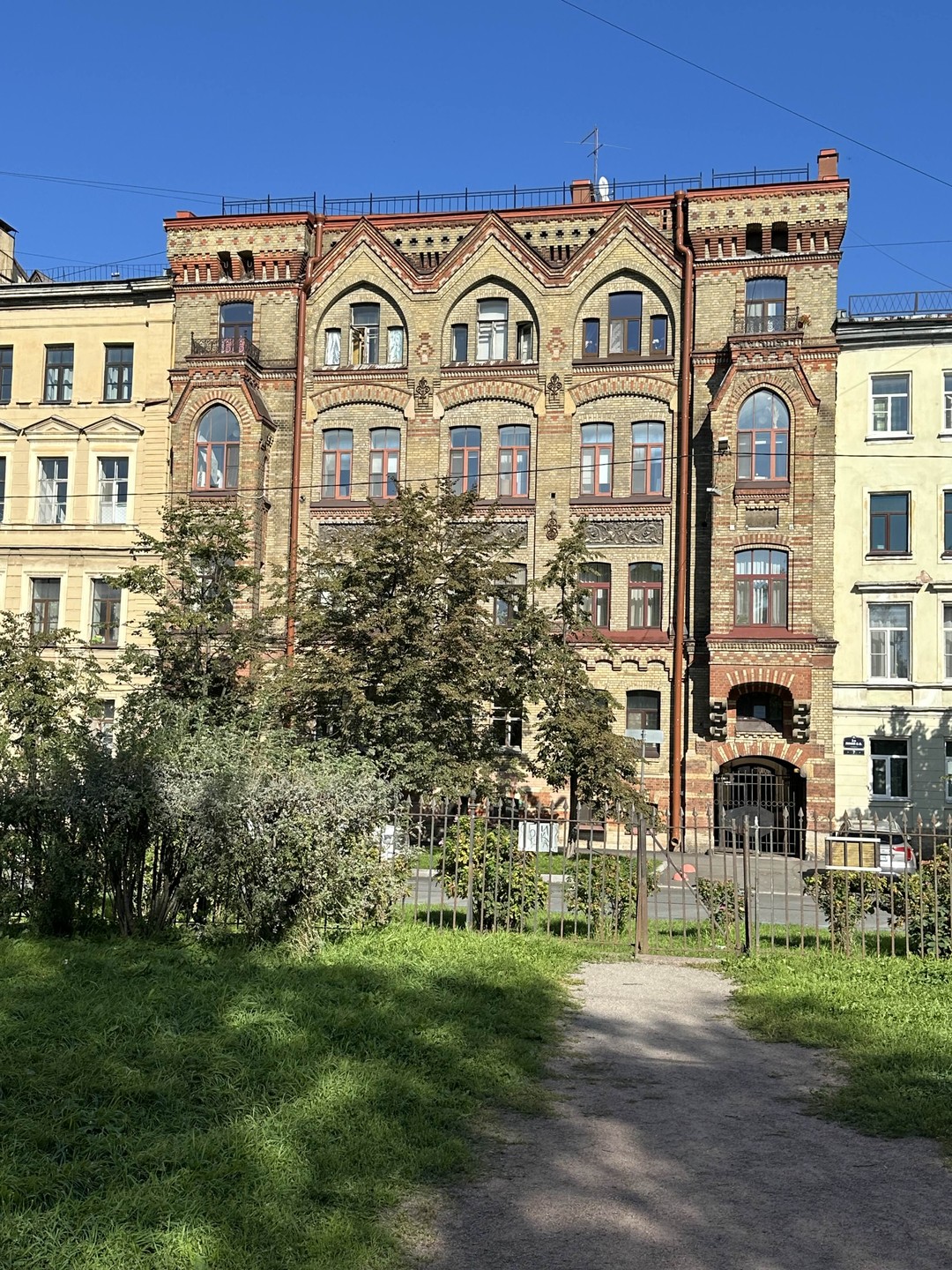 Совершенно уютная, незабываемая и безумно интересная прогулка-экскурсия! Спасибо огромное за новое впечатление о Петербурге и особенно