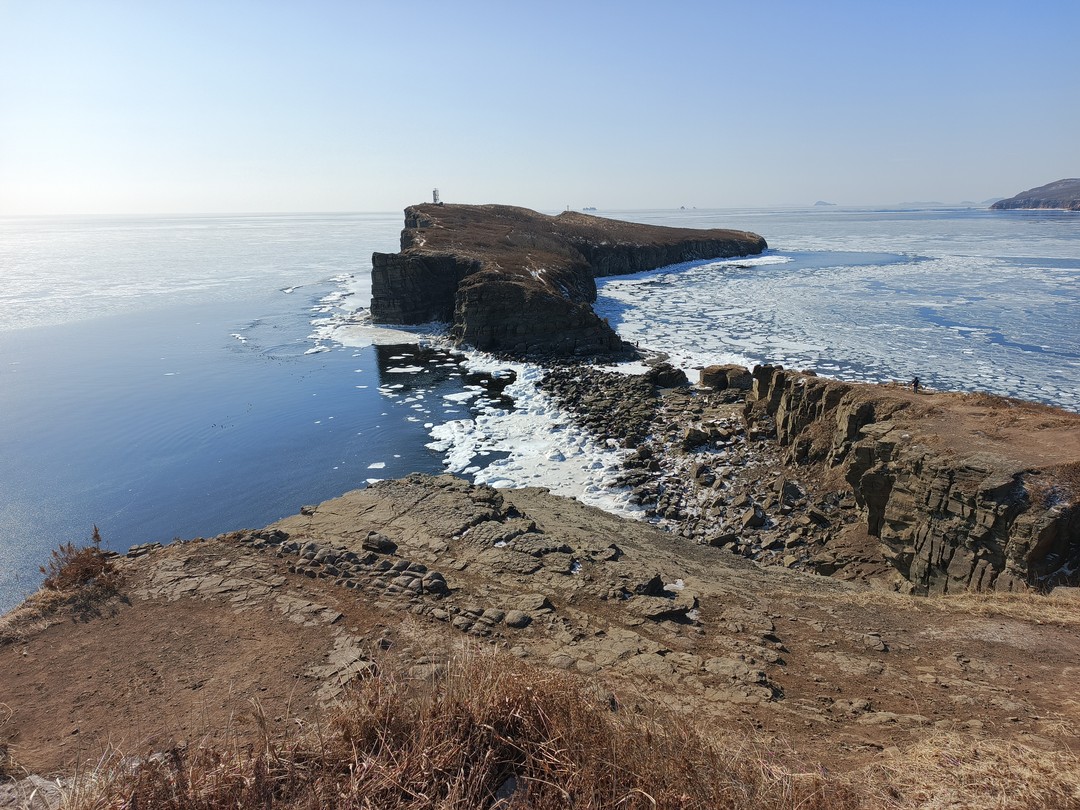 Юлия, вдохновившись вашей экскурсией и зарядившись вашей искренней любовью к Владивостоку, мы поднялись на сопку Орлиное