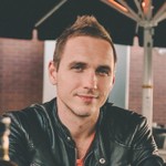 Артём - представитель агентства