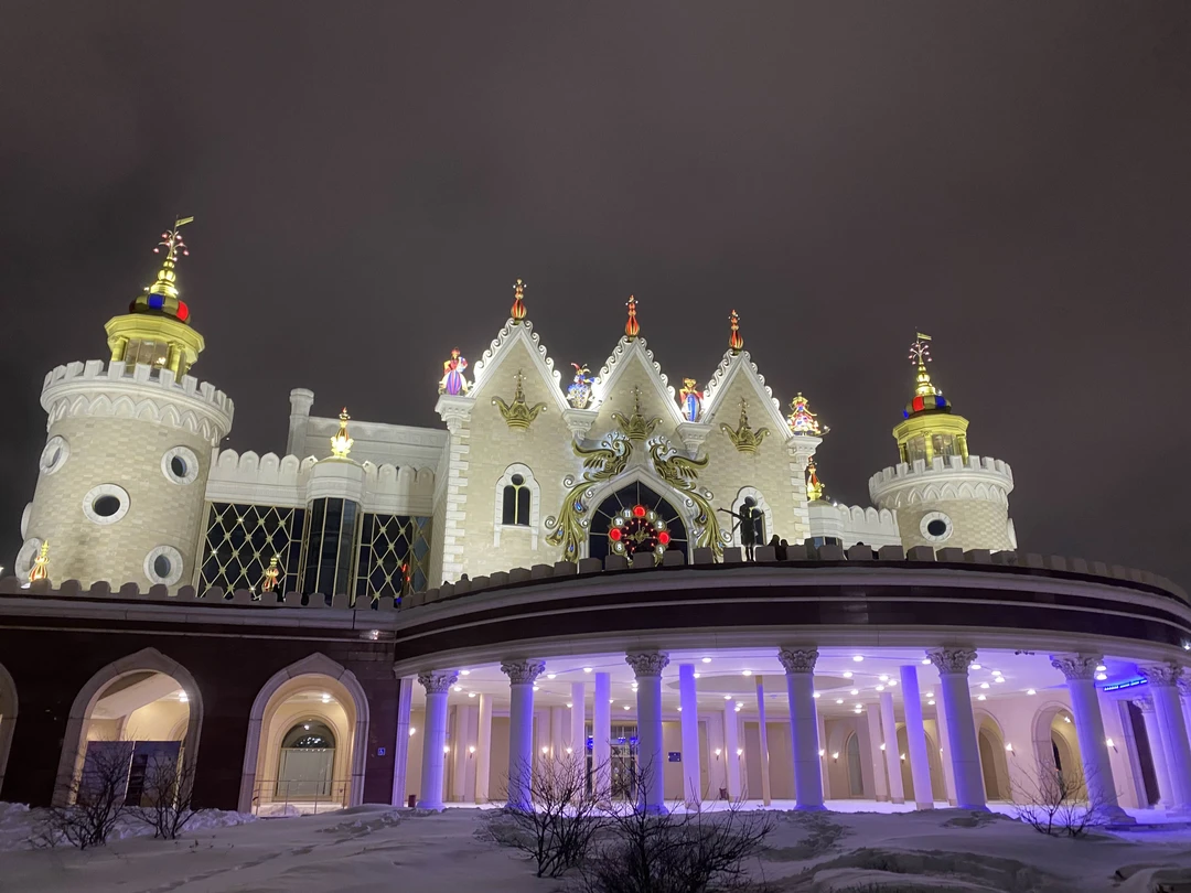 Очень понравилось, в первый день приезда сразу столько положительных впечатлений! Так ярко и красиво, сказочно украшен