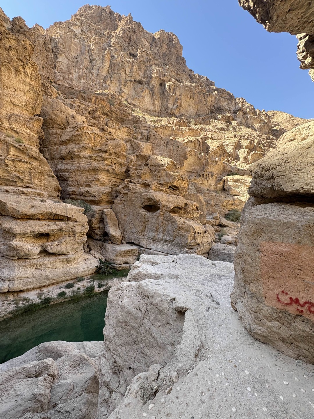 Поход по ущелью, купание в изумрудных озерцах и волшебный водопад в конце. Незабываемые эмоции и фантастические виды. Влюбились в это место!