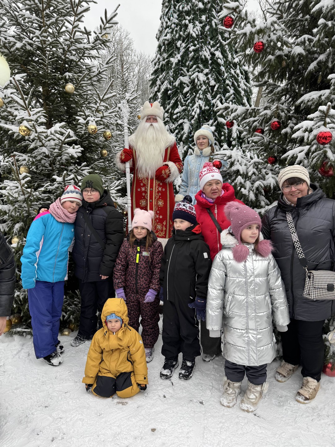 Это одна из самых лучших экскурсий. Организация экскурсии на самом высоком уровне. Автобус новый, теплый и