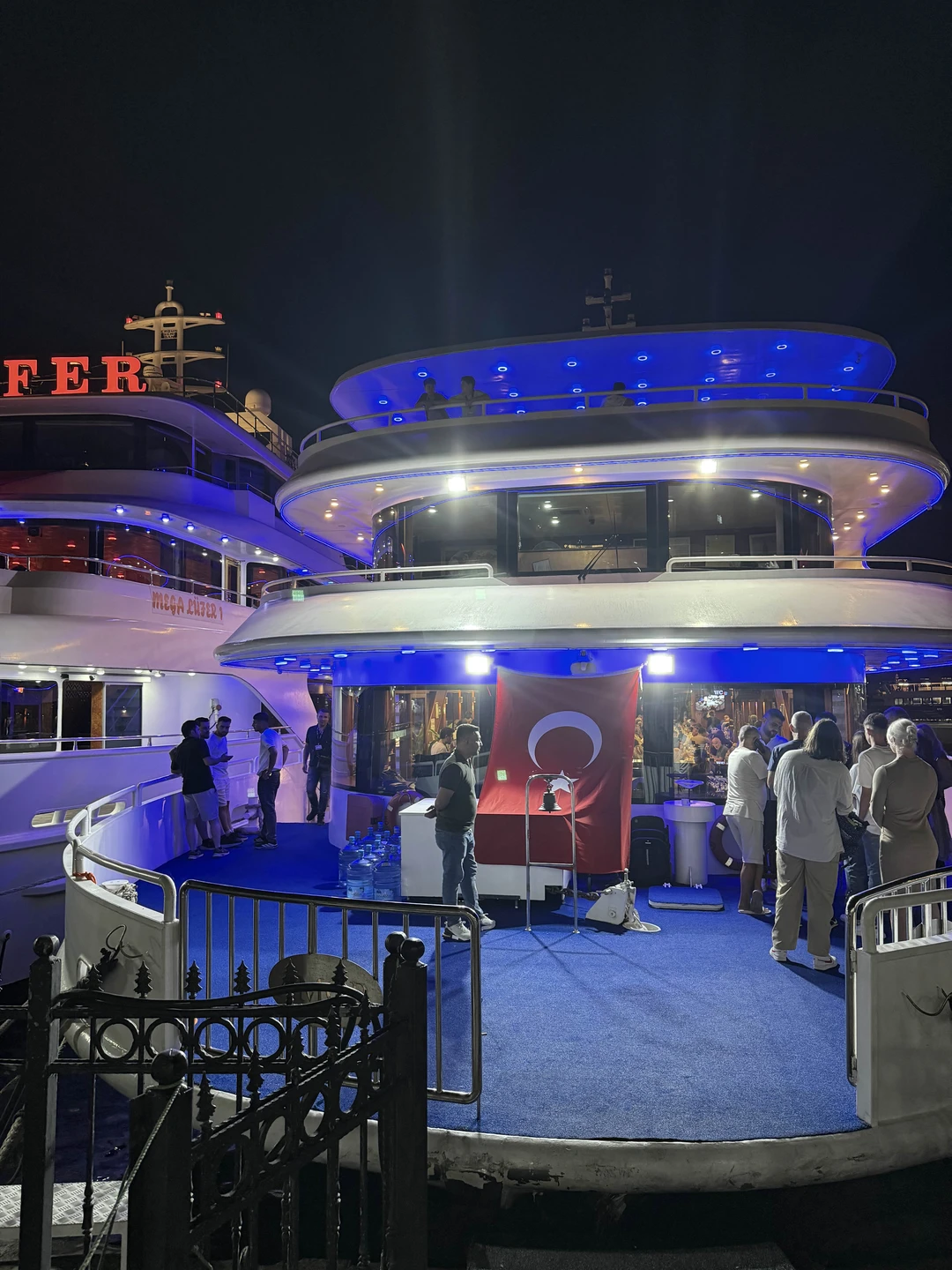 Вечерний круиз по Босфору с шоу-программой (Виктория)