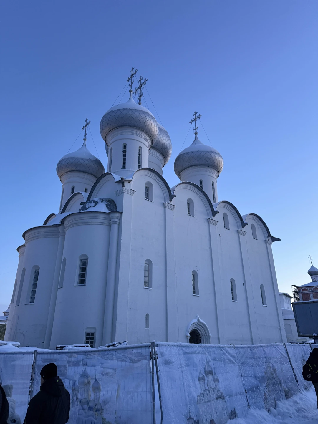 Отличная экскурсия! Если вам важна историческая информация, непринужденная легкая подача, юмор и насыщенная визуализация резьбы, домов