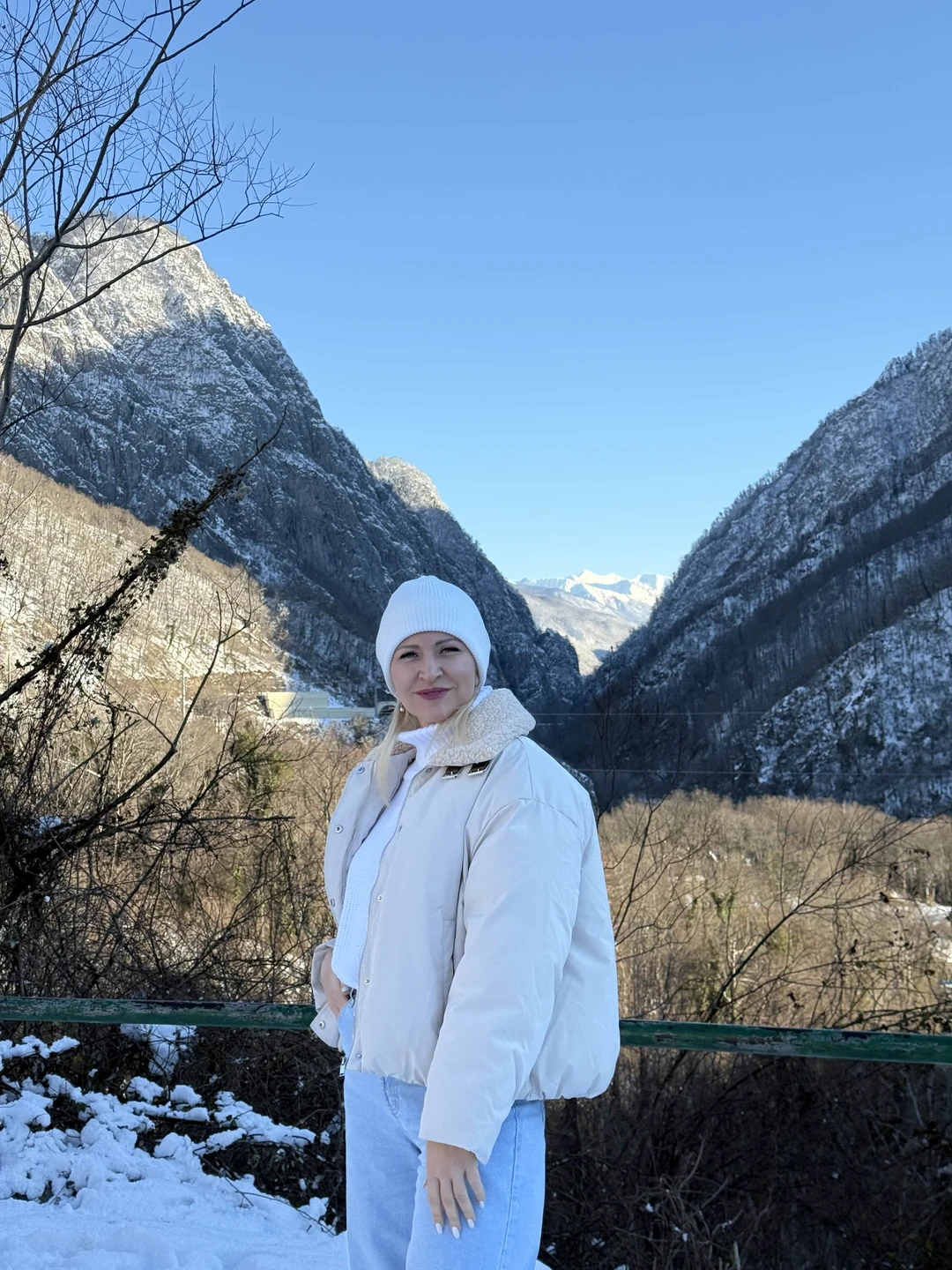 Экскурсия прошла отлично, водитель профессионал, экскурсовод Кристина-милая,общительная,грамотная- душа нашей компании. Рекомендую