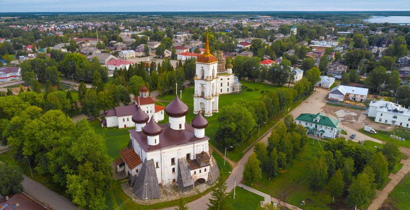 Осенью