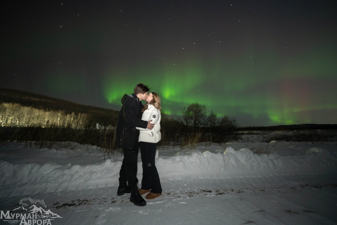Мы с парнем приехали в Мурманск отмечать годовщину и очень хотели поймать северное сияние, «посиять», как