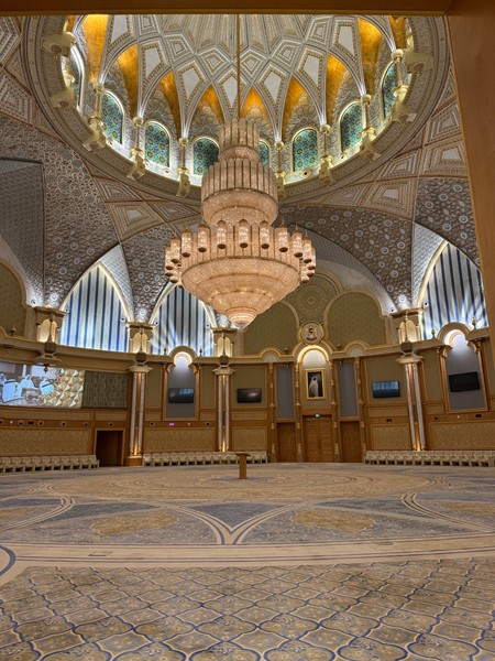 Великолепие столицы: на машине по Абу-Даби (Альберт)