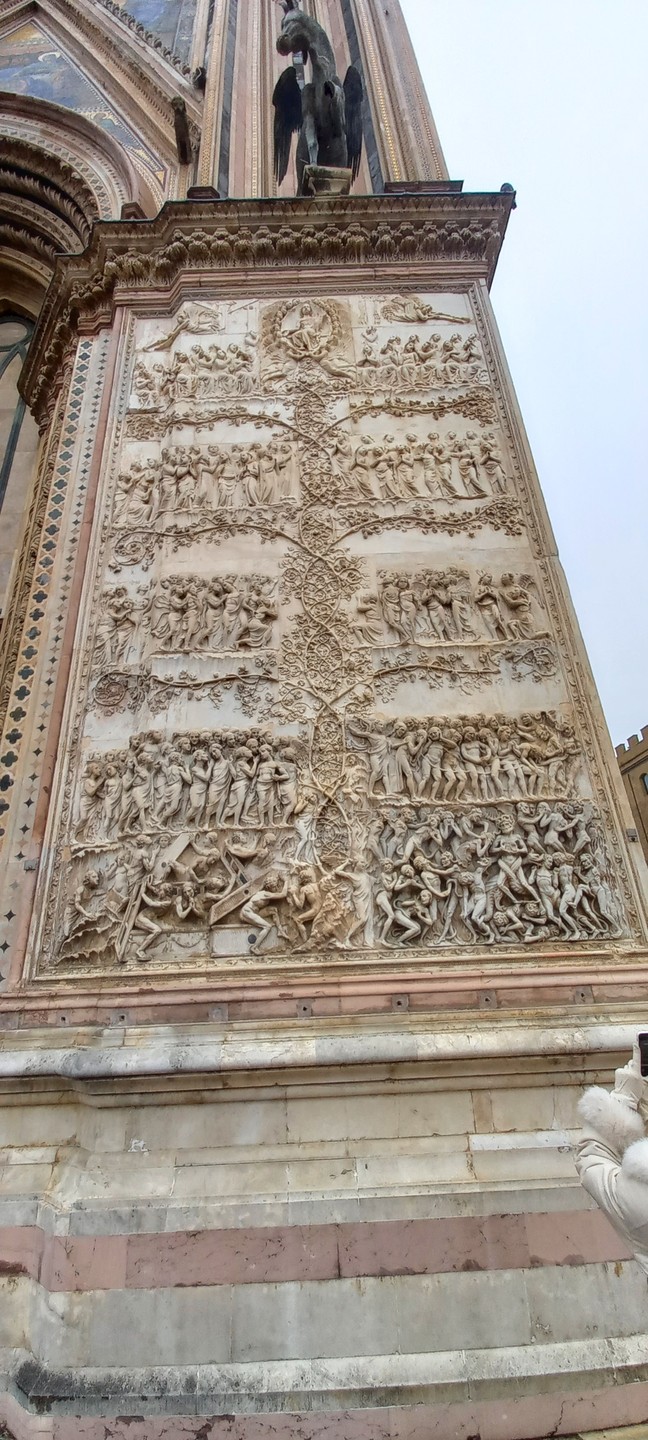 Наталья показала нам самые знаковые места Орвието и рассказала про них много интересного! Помогла забронировать ресторан