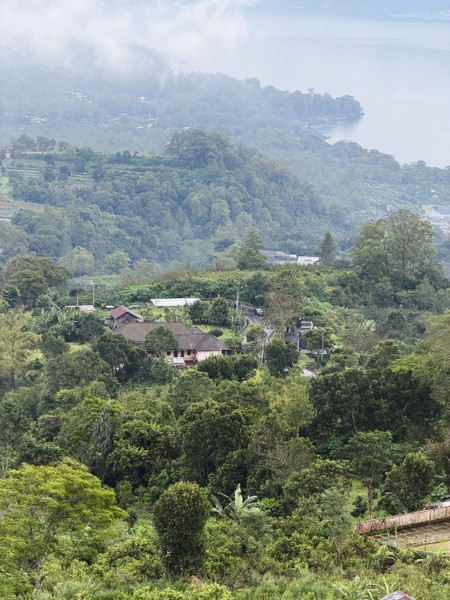 Интересная, комфортная, разнообразная и познавательная экскурсия) гид Suwitri отлично знает русский язык, всю экскурсию рассказывала о