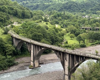 Акармара, водопады и термальные источники
