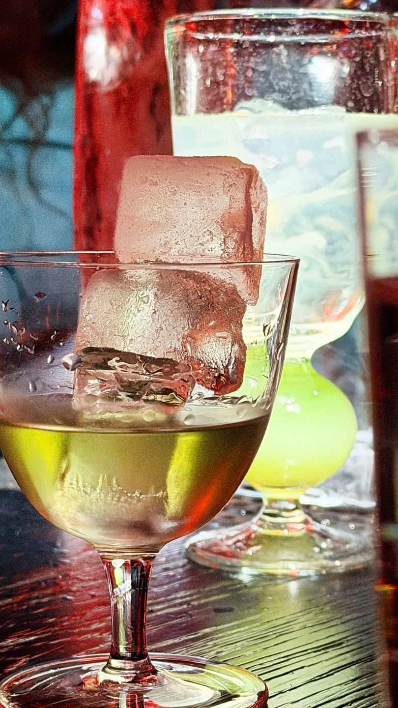 Была на прогулке c гидом Сергеем по секретным барам Москвы и это оказался удивительно культурный, камерный