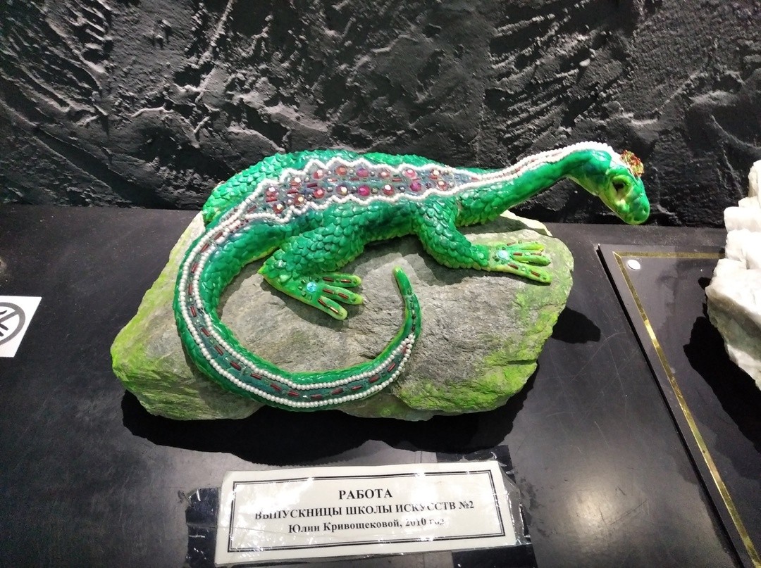 Перед посещением Берёзовского Анатолий по нашей просьбе провёз нас по Екатеринбургу, показал и рассказал об основных