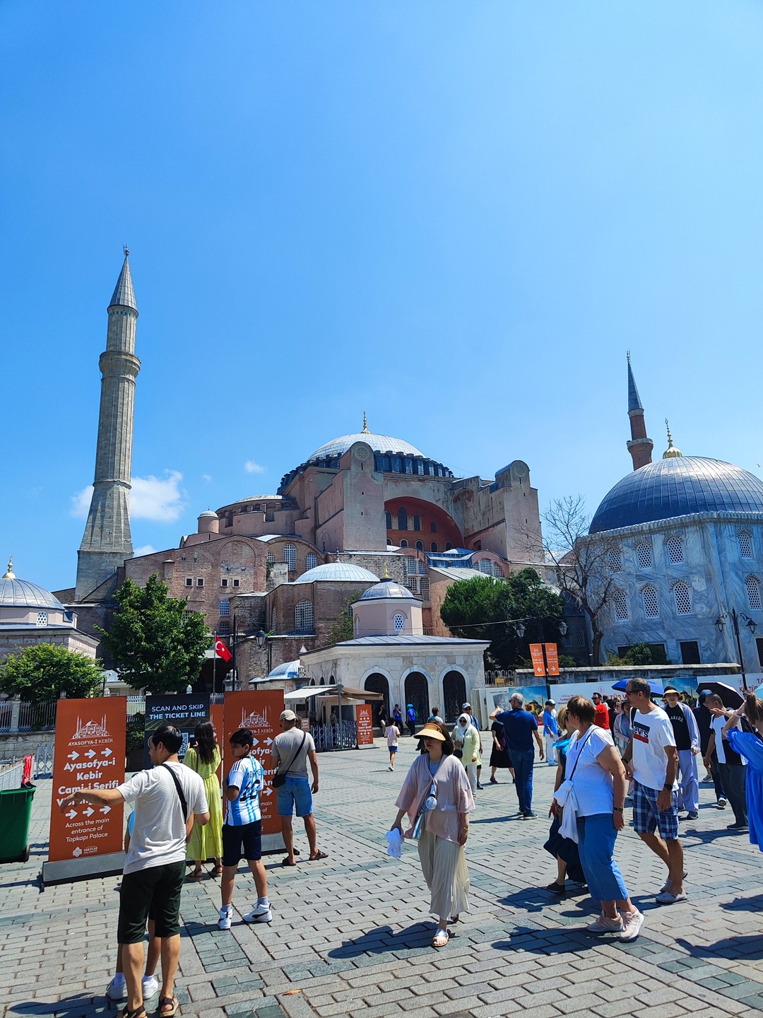 Маршрут отличный, но не всегда понятно, куда смотреть. Было бы удобнее, если бы сама достопримечательность подсвечивалась,