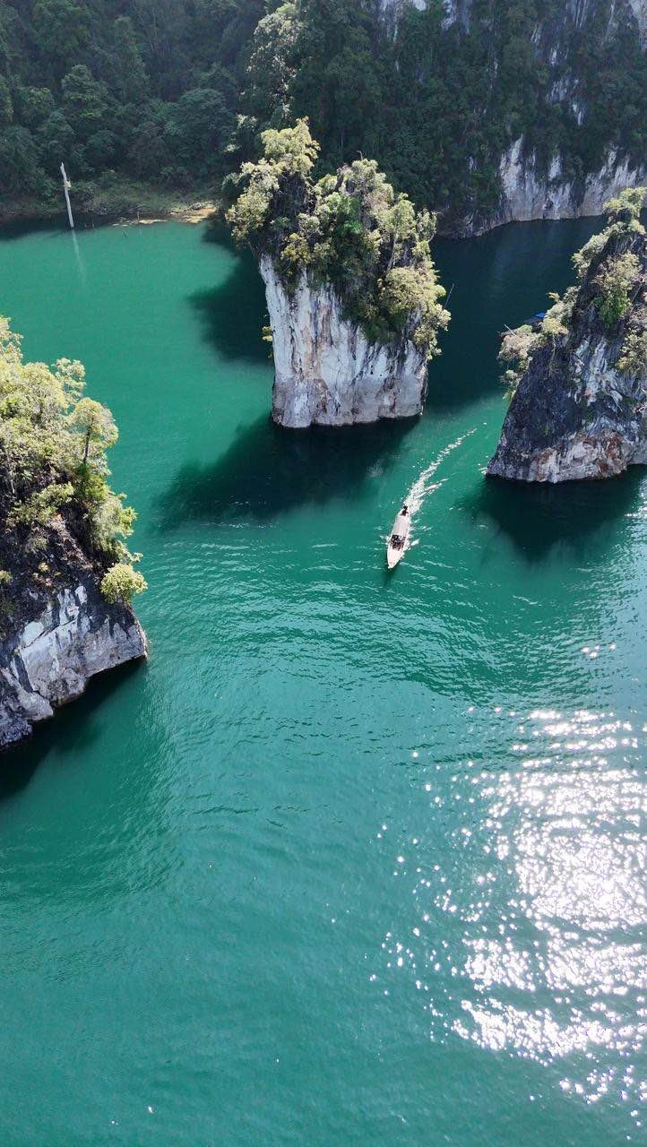 Недавно мы отправились на экскурсию на озеро Чао Лан с гидом Егором, и это было потрясающе!
