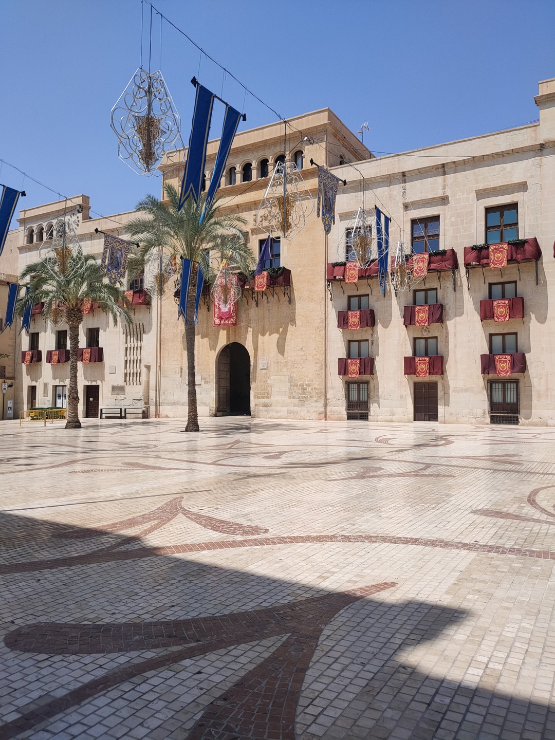 Мы сегодня были с Викторией на экскурсии. Узнали много интересного и нового. Виктория очень приятный рассказчик