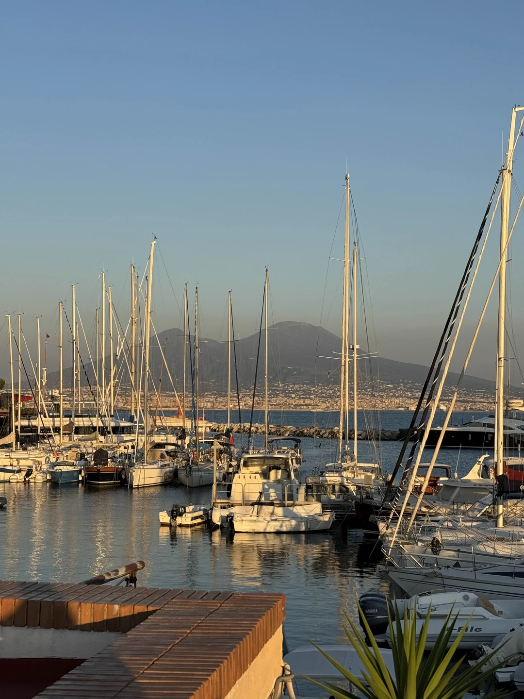 Неаполь чудо! Мира прелесть! Наша экскурсия началась с нашего опоздания на встречу! Не смотря на огромные