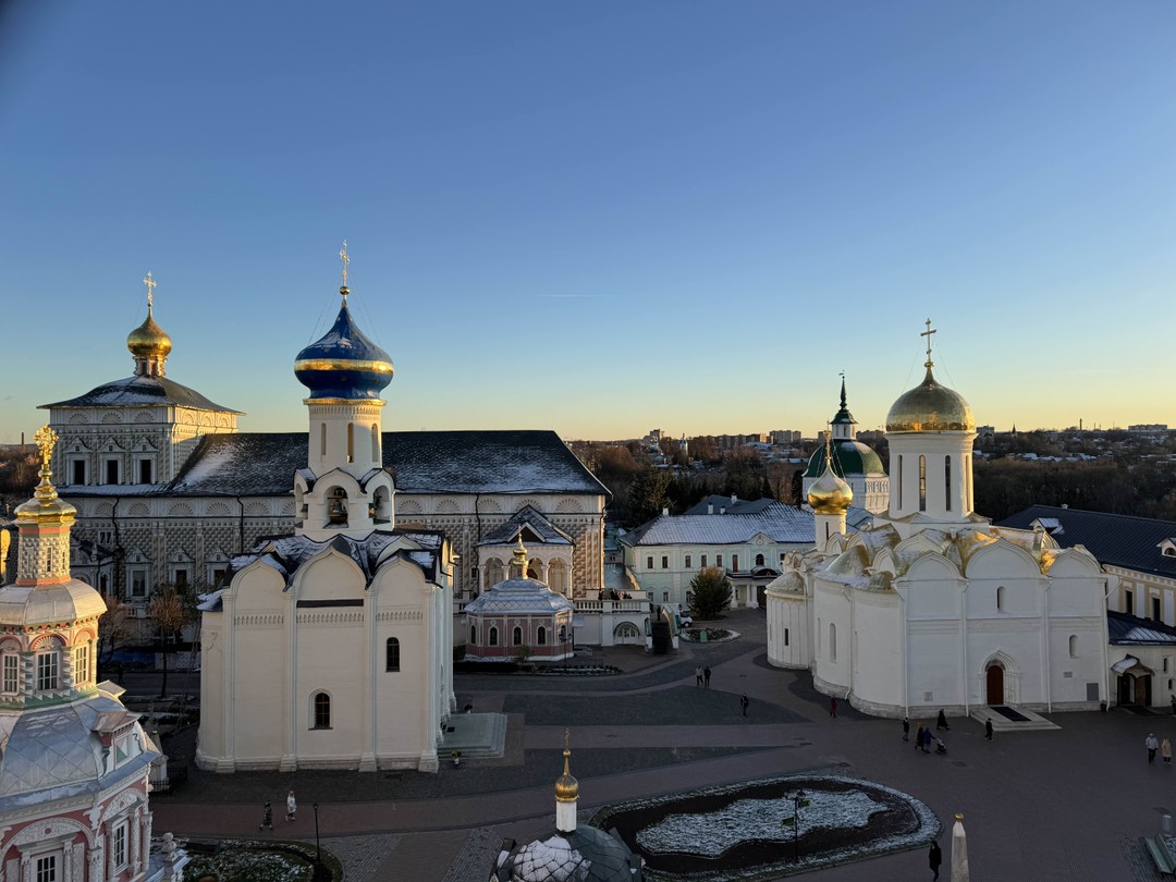 Услышать монастырь: подъём на колокольню Лавры (Диана)