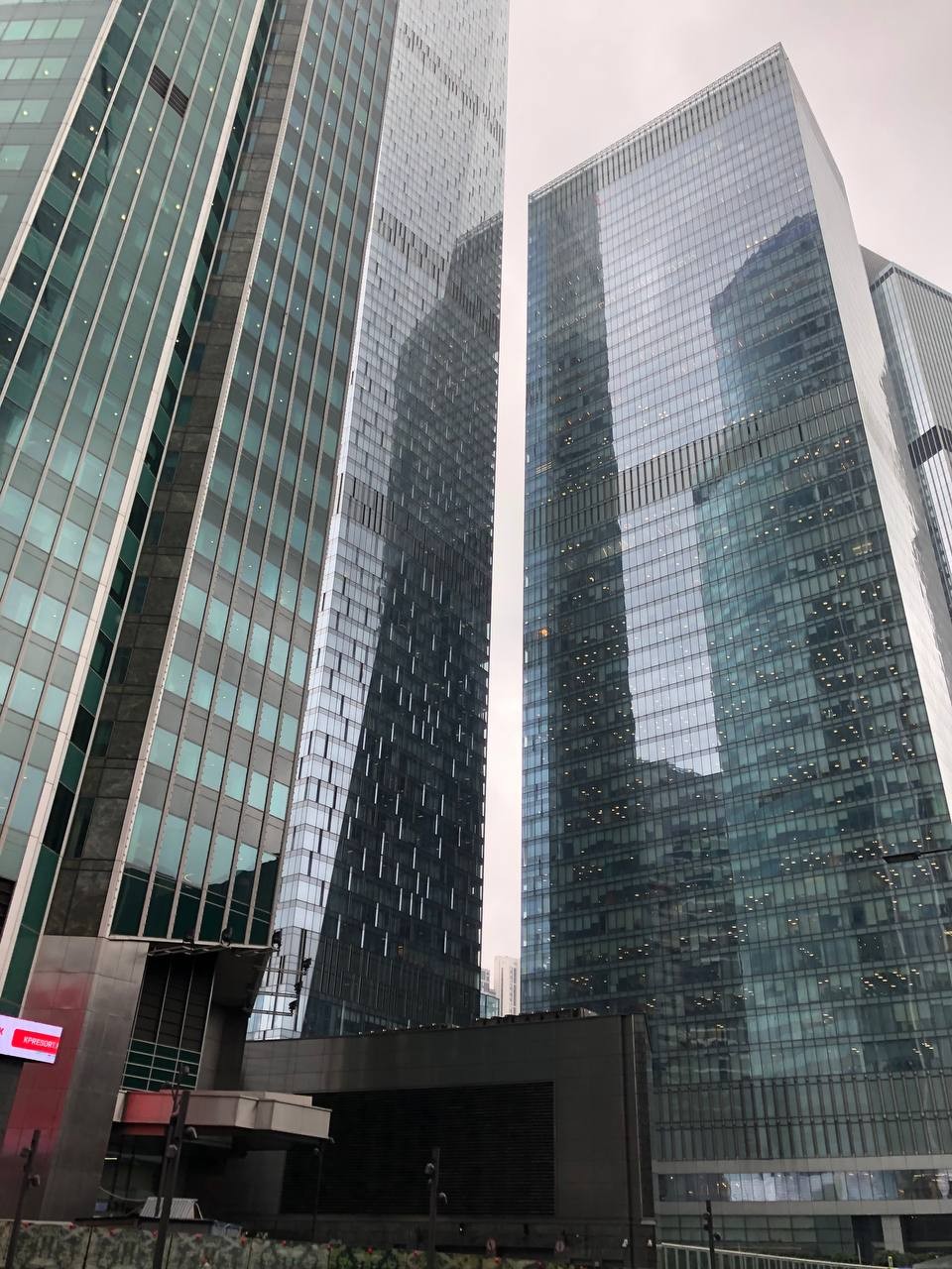 Отличное путешествие к небоскребам! Несмотря на московскую непогоду в середине июне Сергею удалось в этот день