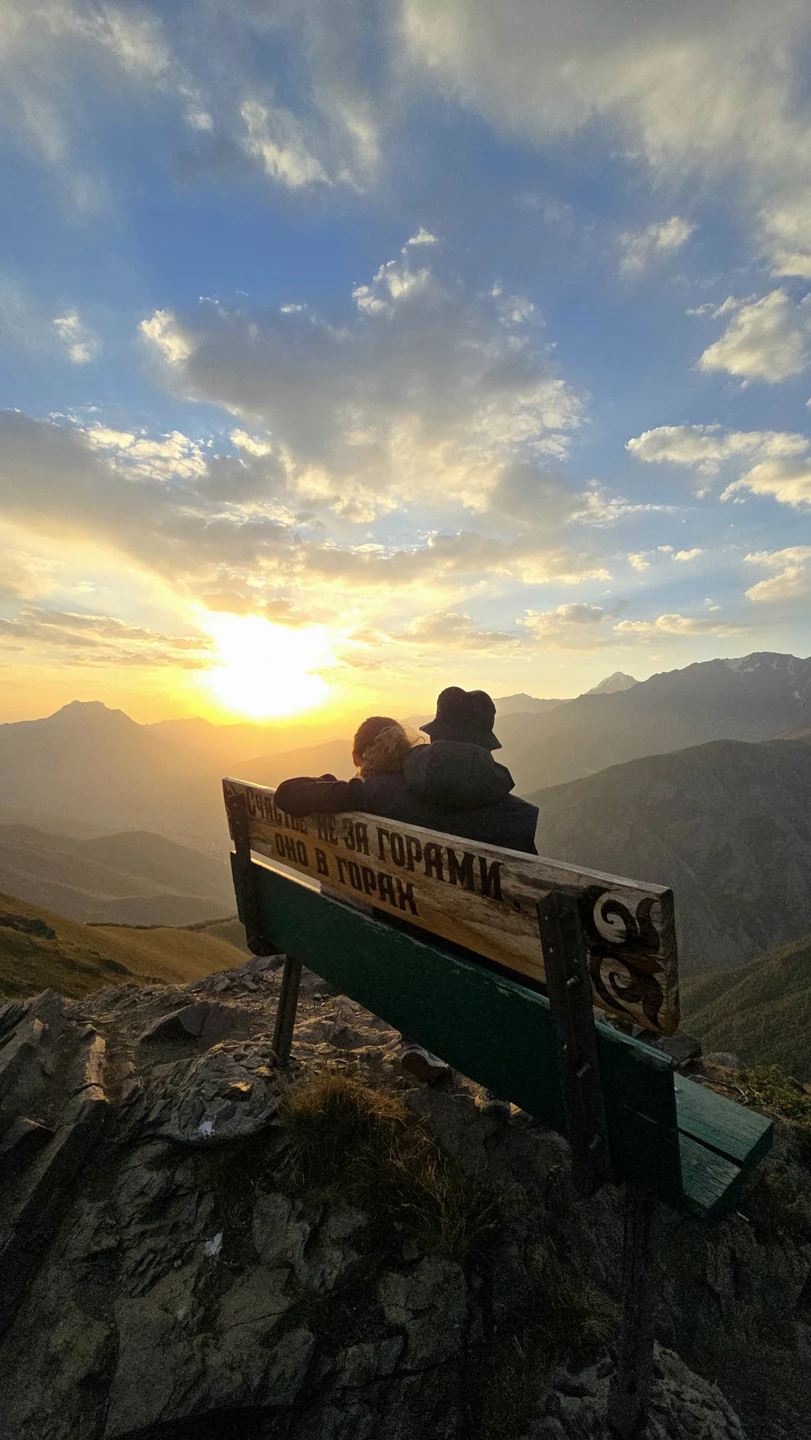 Спасибо нашему гиду Роланду за незабываемые эмоции и комфортную поездку. Это был лучший рассвет и потрясающие виды