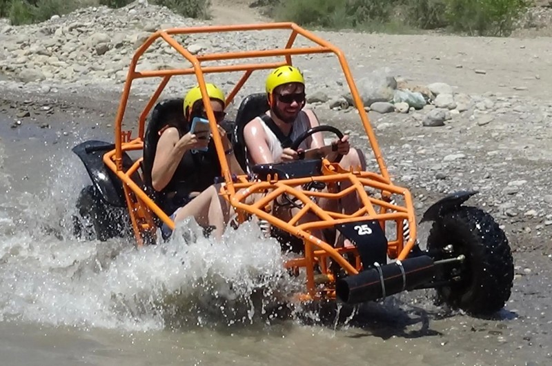 Тройной экстрим: рафтинг, сафари на багги и зиплайн
