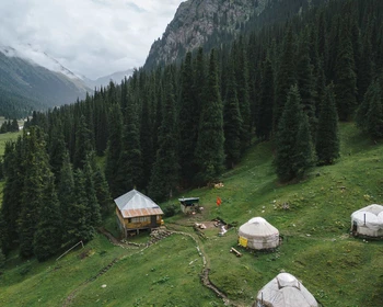 Каракол, ущелье Кок-Жайык и водопад Девичьи косы, смотровая на Джеты-Огуз, переезд на северный берег Иссык-Куля