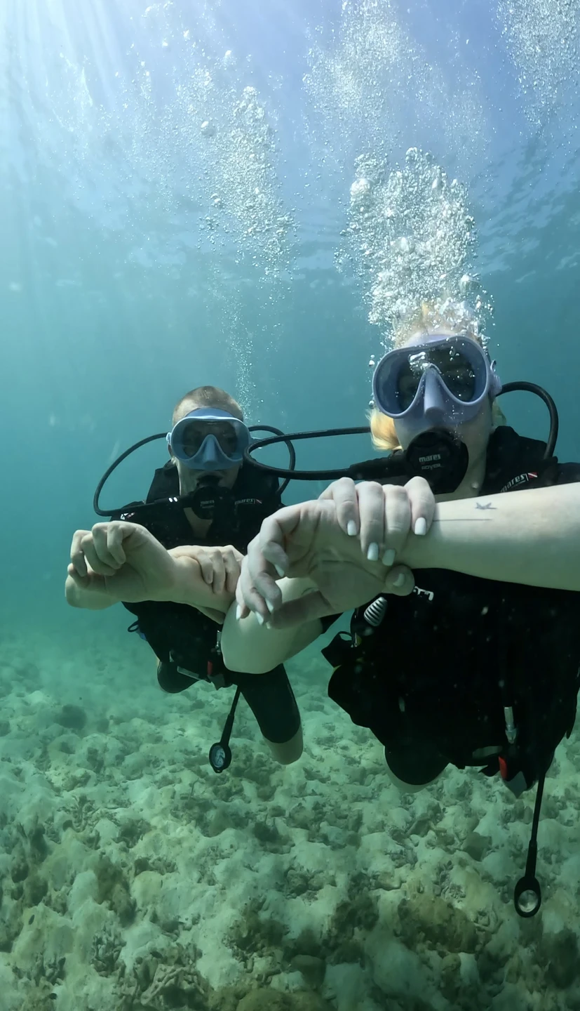 Это вау по всем показателям: и красота подводного мира, и преодоление своих страхов, и общение с очень увлечённым заряженным человеком!