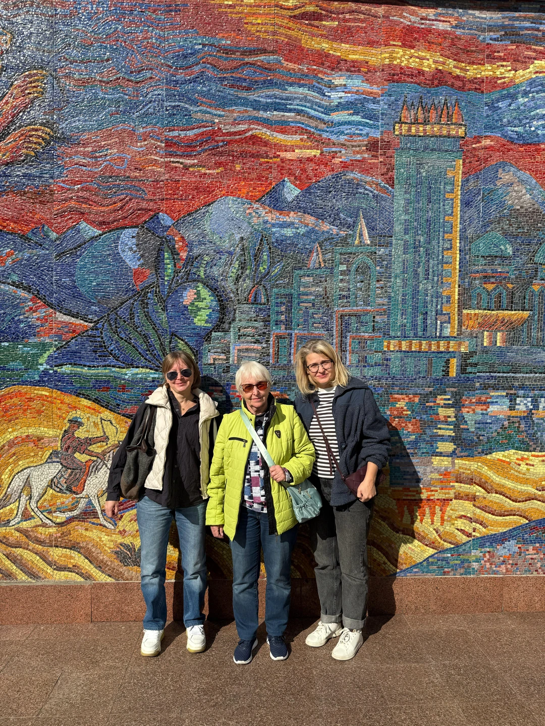 Я хочу оставить отзыв об экскурсии с гидом Алисой. Я ходила с сестрой и мамой, нам