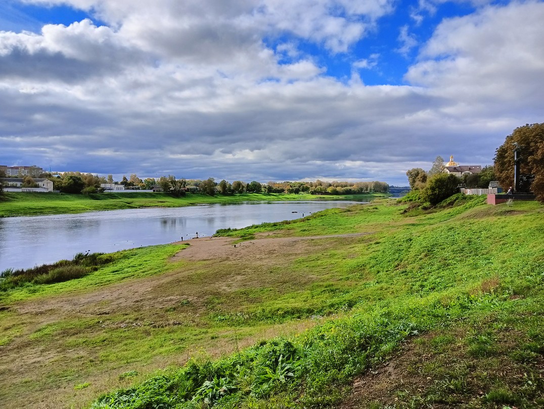 Экскурсию проводила Марина. Всё самое главное нам показала и рассказала. В целом, было интересно. Единственное пожелание